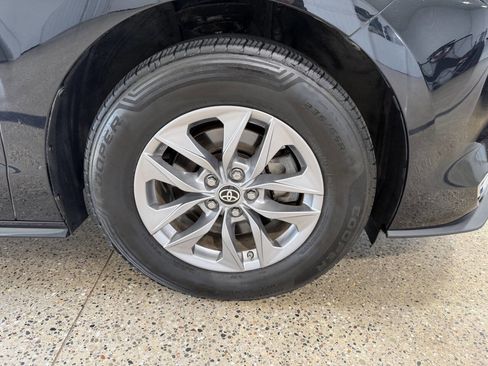 Used 2022 Toyota Sienna XLE AWD/4WD image 26