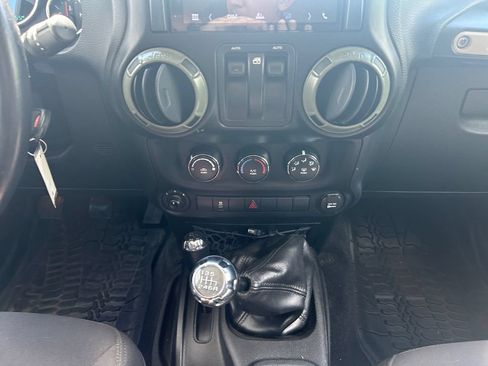 Used 2016 Jeep Wrangler Sport AWD/4WD image 15