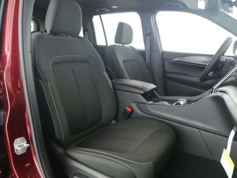 New 2025 Jeep Grand Cherokee Laredo w/ Luxury Tech Group I image 21