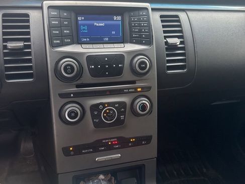 Used 2019 Ford Flex SE FWD image 2