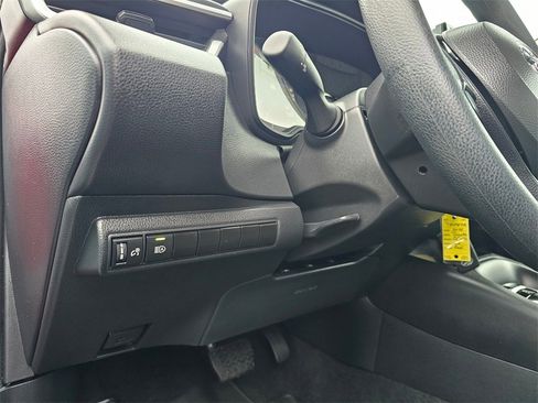 Used 2025 Toyota Corolla LE image 21