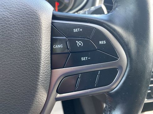 Used 2020 Jeep Cherokee Latitude Plus w/ Cold Weather Group AWD/4WD image 30