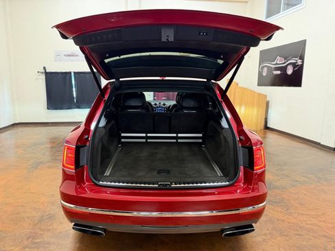 Used 2017 Bentley Bentayga AWD/4WD image 69