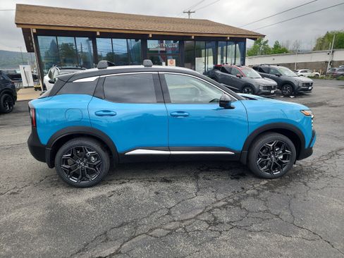 New 2026 Nissan Kicks SR w/ Cold Weather Package AWD/4WD image 9
