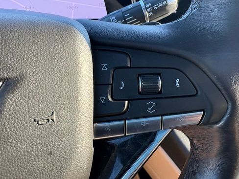 Used 2024 Cadillac Escalade Premium Luxury AWD/4WD image 18
