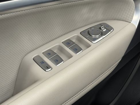 Used 2022 Genesis G70 3.3T image 21