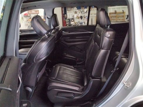 Used 2023 Jeep Grand Cherokee L Limited w/ Luxury Tech Group II image 10