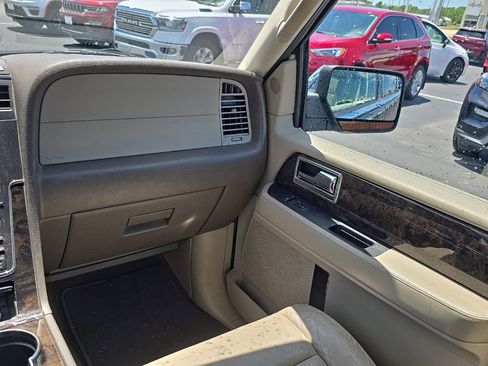 Used 2015 Lincoln Navigator 4WD image 17