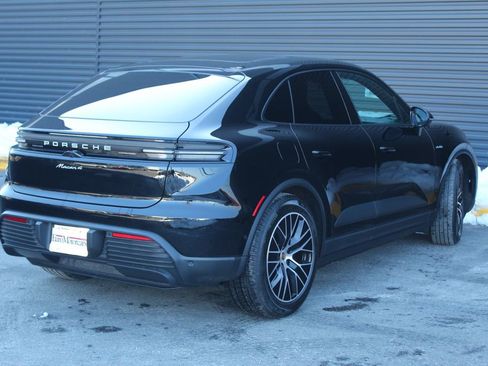 New 2026 Porsche Macan 4 Electric image 8