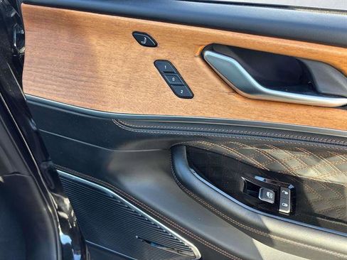 Used 2022 Jeep Grand Cherokee Summit image 18