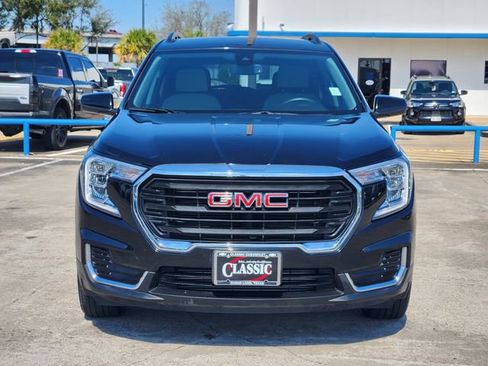 Used 2023 GMC Terrain SLE w/ Driver Convenience Package image 2