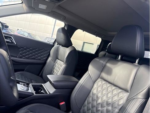 Used 2025 Mitsubishi Outlander 4WD Plug-In Hybrid image 12