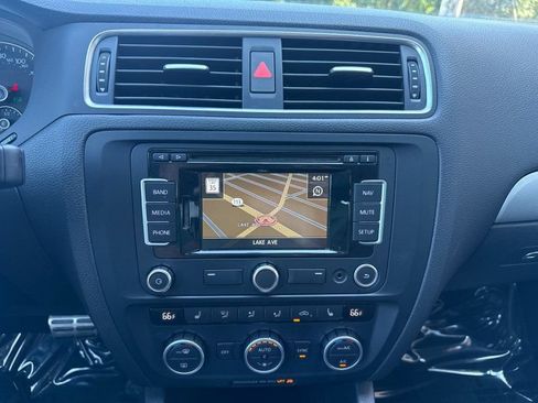 Used 2013 Volkswagen Jetta GLI Autobahn FWD image 25