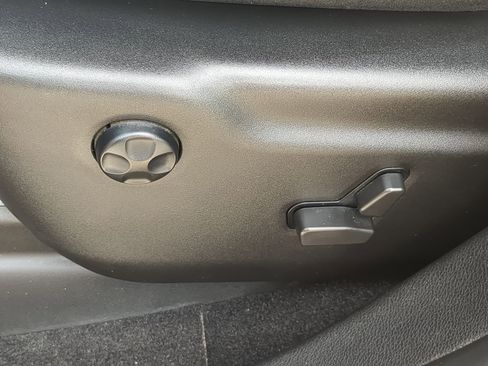 Used 2022 Jeep Grand Cherokee Laredo X image 20