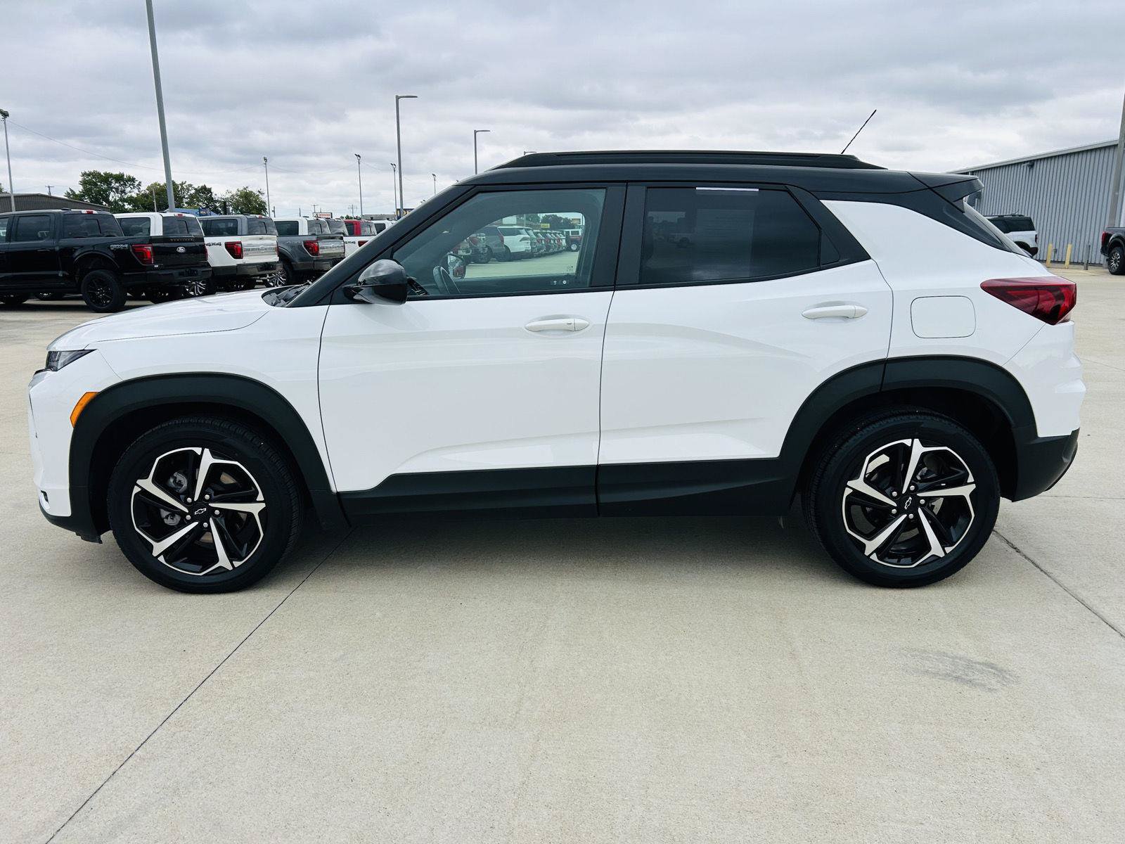 Used 2021 Chevrolet TrailBlazer RS w/ Technology Package FWD image 35
