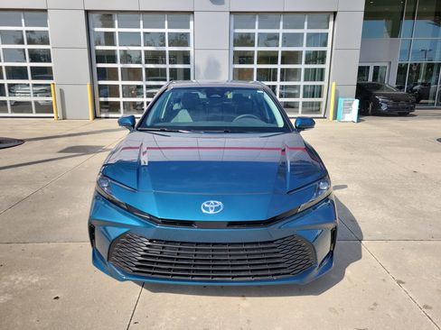 Used 2026 Toyota Camry LE w/ Convenience Package FWD image 9