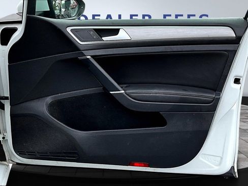 Used 2015 Volkswagen Golf S image 28