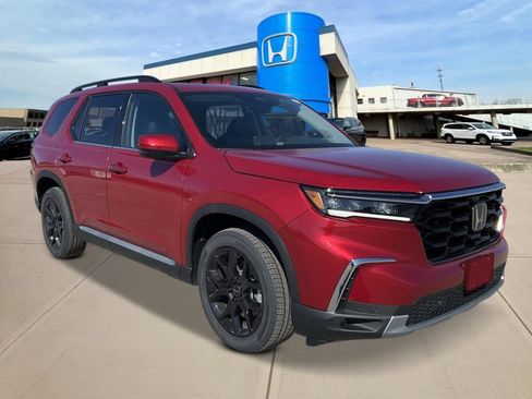 New 2025 Honda Pilot Touring image 8