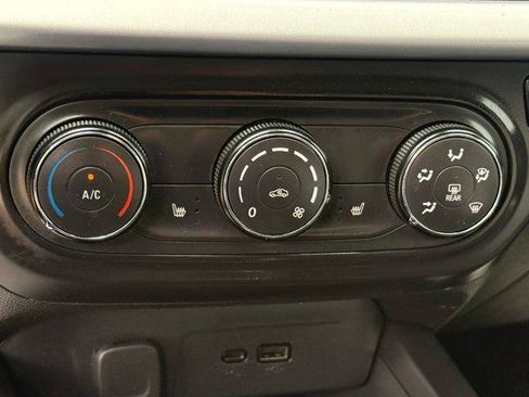 Used 2025 Chevrolet Trax LS w/ LS Convenience Package FWD image 10