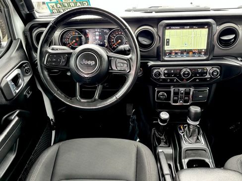 Used 2022 Jeep Gladiator Willys image 24
