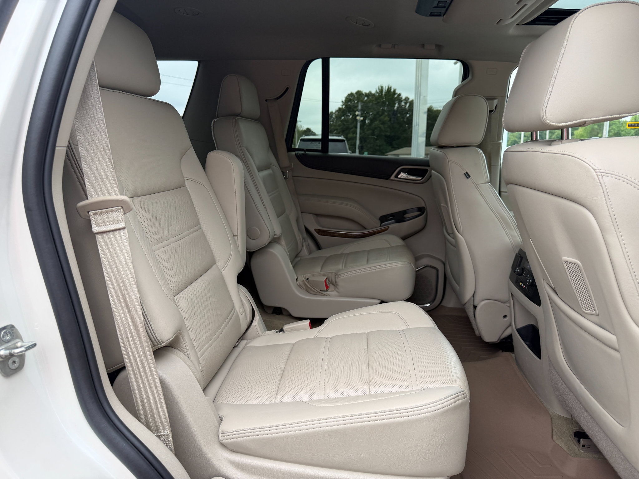 Used 2015 GMC Yukon Denali w/ Touring Package AWD/4WD image 24