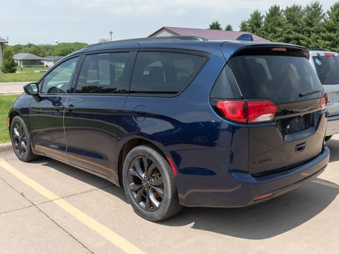 Used 2018 Chrysler Pacifica Touring Plus w/ S Appearance Package FWD image 5