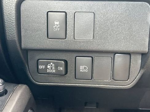 Used 2020 Toyota Tacoma SR5 RWD image 32