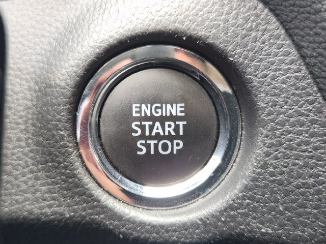 Used 2025 Toyota RAV4 XLE AWD/4WD image 19
