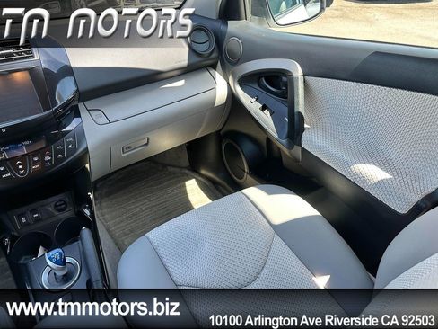 Used 2013 Toyota RAV4 EV FWD image 12
