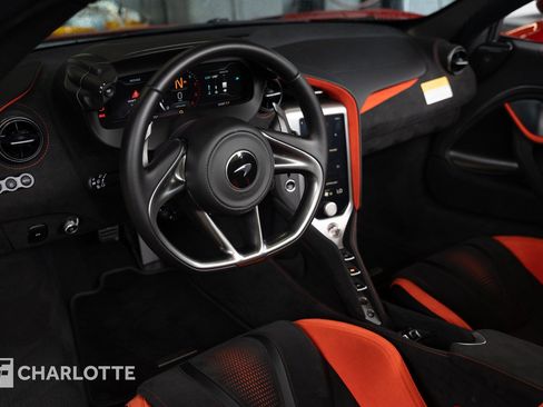 Used 2025 McLaren 750S Spider RWD image 22