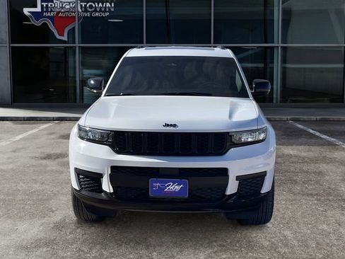 Used 2025 Jeep Grand Cherokee L Altitude image 8