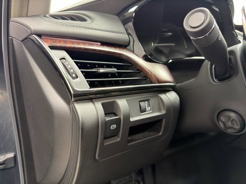 Used 2018 Cadillac CTS AWD Sedan w/ Seating Package image 16