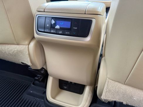Used 2017 Toyota Highlander Limited AWD/4WD image 45