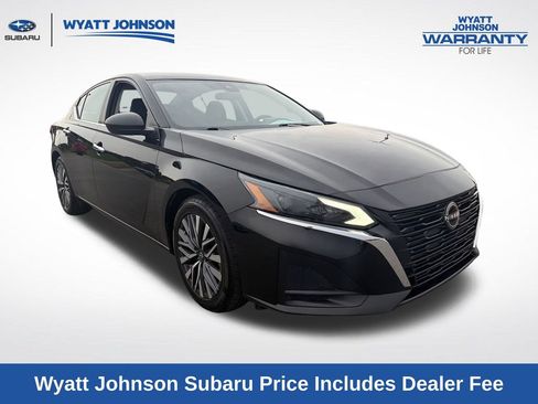 Used 2024 Nissan Altima 2.5 SV FWD image 13
