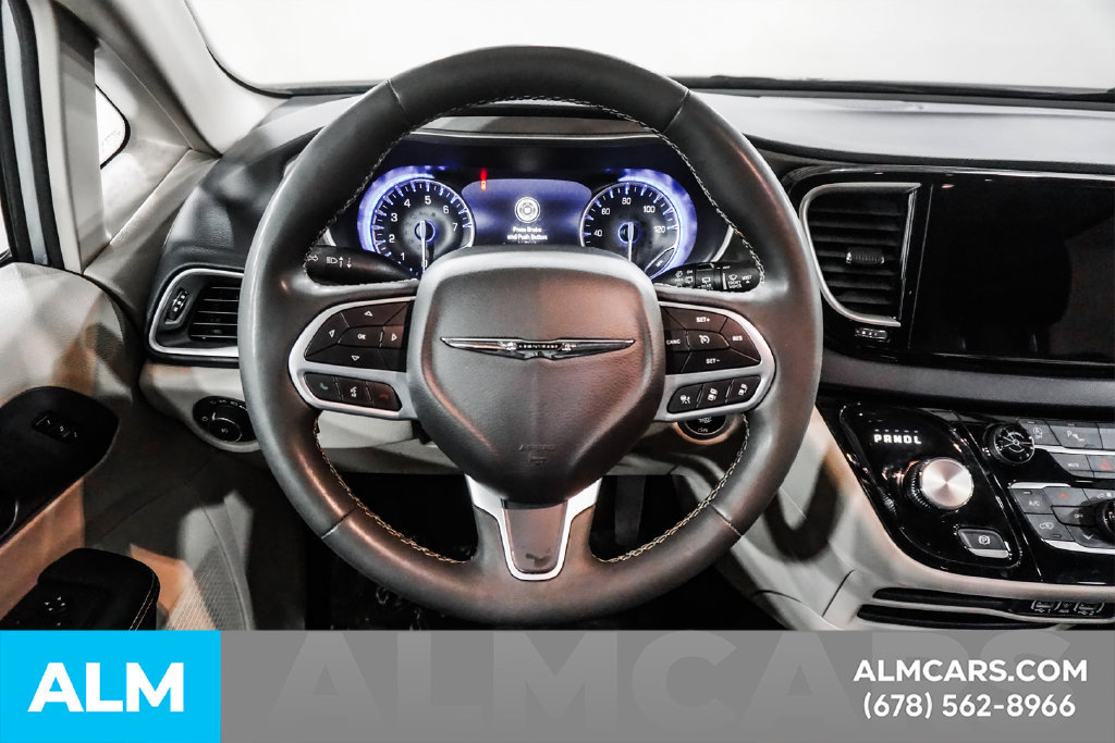 Used 2023 Chrysler Pacifica Touring-L FWD image 25