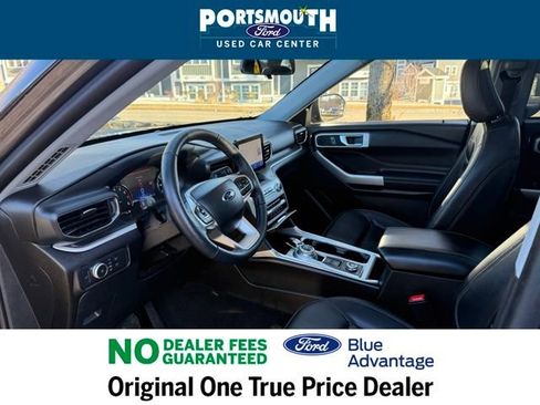 Used 2022 Ford Explorer XLT w/ Equipment Group 202A image 4