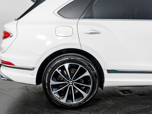 Used 2023 Bentley Bentayga Extended Wheelbase image 8