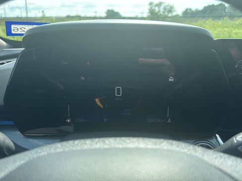 Used 2025 Chevrolet Trax LT FWD image 14