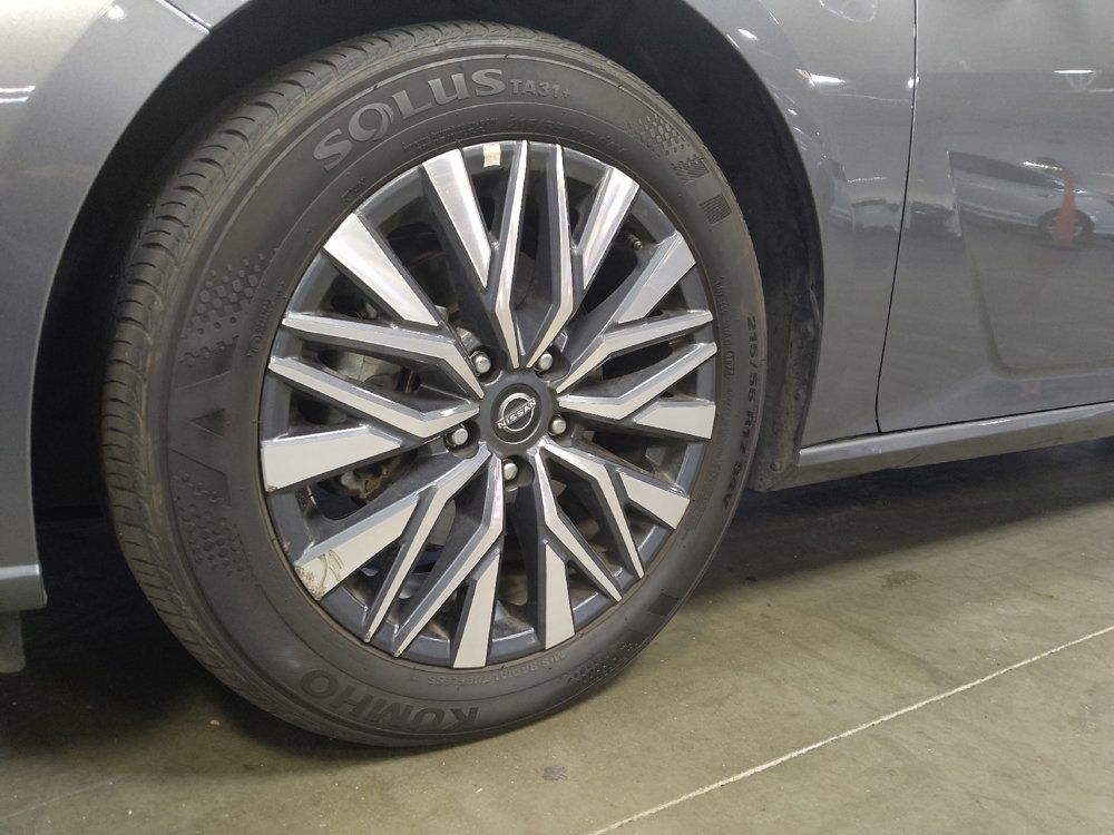 Used 2025 Nissan Altima 2.5 SV FWD image 31