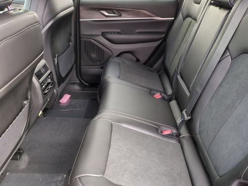 New 2026 Jeep Grand Cherokee Altitude image 17