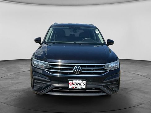 Used 2023 Volkswagen Tiguan SE AWD/4WD image 3