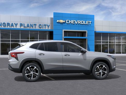 New 2026 Chevrolet Trax RS w/ Sunroof Package FWD image 5