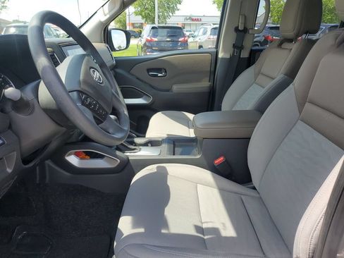 Used 2024 Nissan Frontier SV AWD/4WD image 18