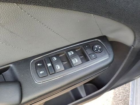 Used 2022 Dodge Charger SXT w/ Blacktop Package image 17