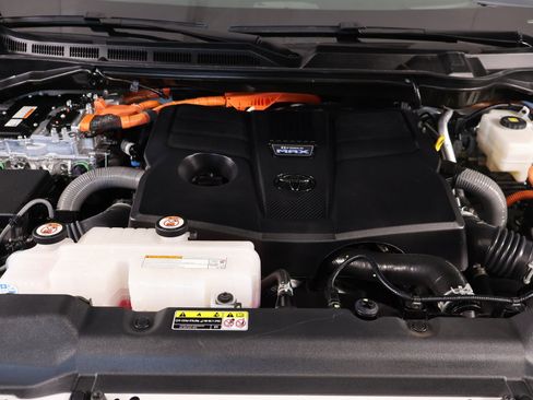 Used 2024 Toyota Sequoia Platinum AWD/4WD image 21