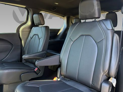 New 2026 Chrysler Pacifica Select image 5