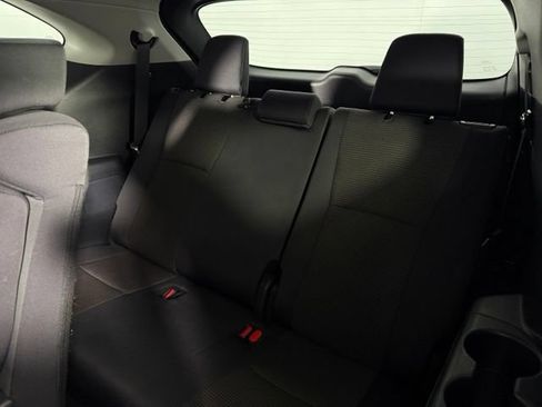 Used 2025 Toyota Highlander LE FWD image 18
