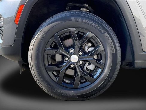 Used 2023 Jeep Grand Cherokee Limited AWD/4WD image 34