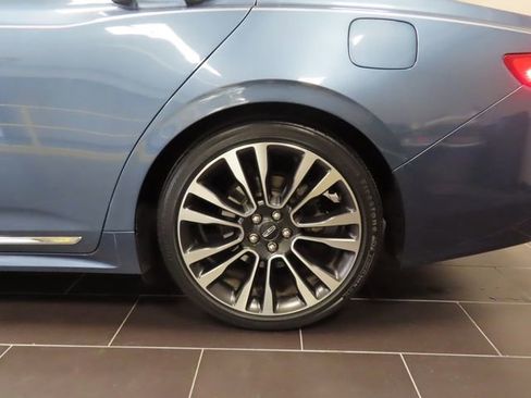 Used 2020 Lincoln Continental w/ Premium Package image 16