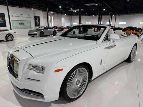 Used 2019 Rolls-Royce Dawn image 3